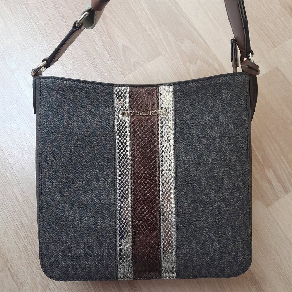 Michael Kors Jet Set Travel Crossbody Bag